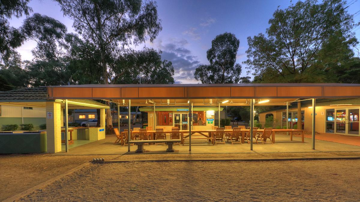 Crystal Brook Tourist Park Doncaster East Exterior foto